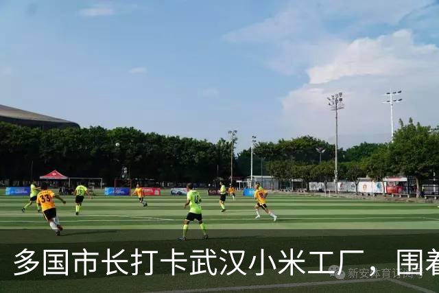 多国市长打卡武汉小米工厂，围着小米汽车久久不愿离开